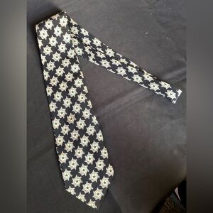 Giorgio Armani, Classic Floral Medallion Design, 100% Silk Tie